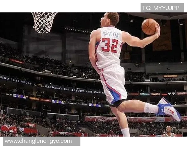 密集赛程下核心球员肌肉疲劳抽筋被换下的无奈与牺牲